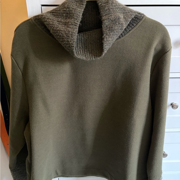 Banana Republic factory Olive Green boxy turtleneck sweater with Knit Cuffs - Picture 2 of 6